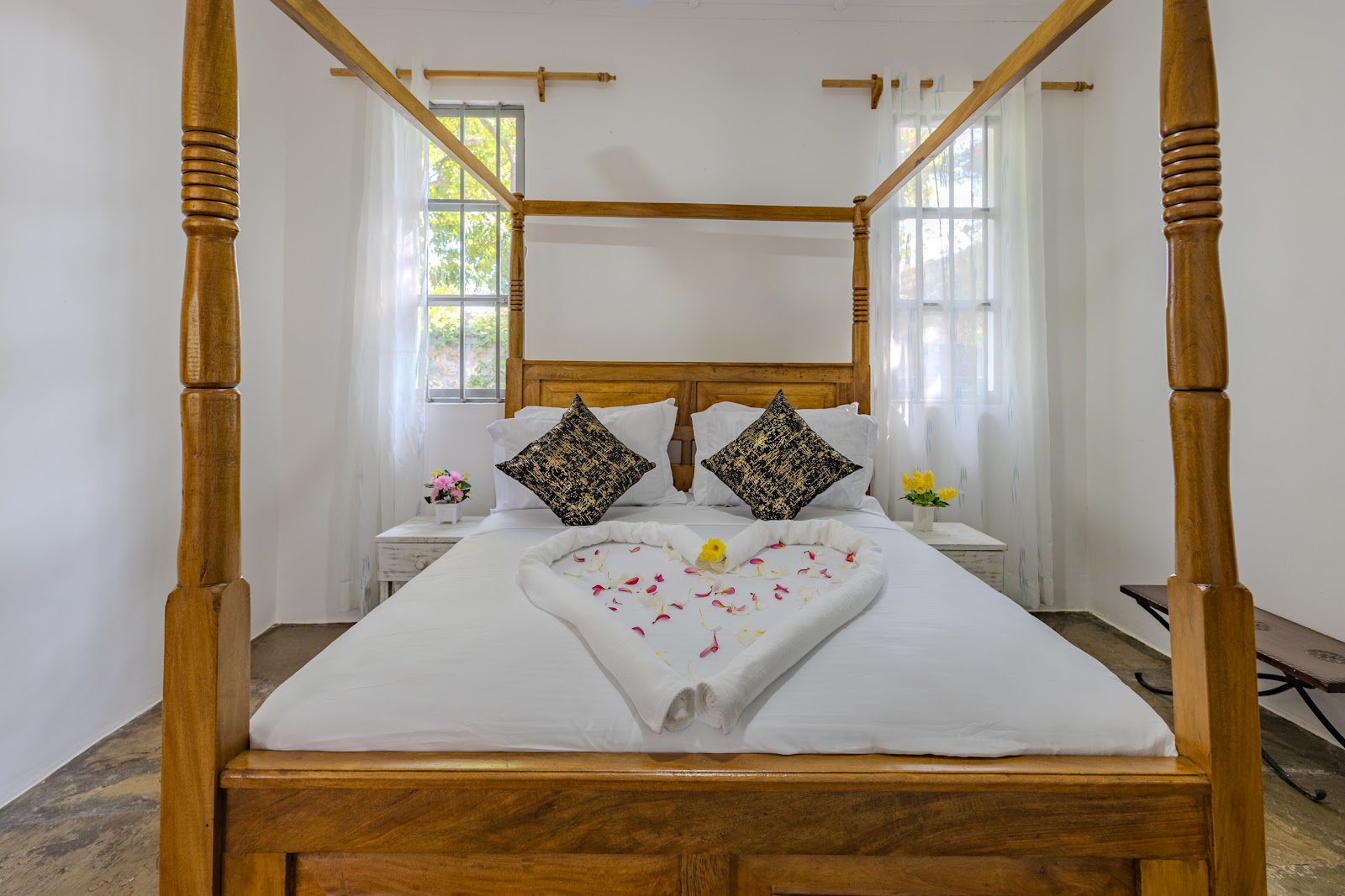 Four-poster bedroom dressed with petals at Auregi Kwitu
